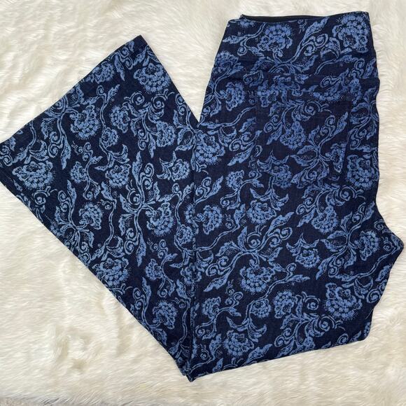 Soft Surroundings The Ultimate Supremely Soft Denim Pull On Flare Jeans Size 10 - Picture 13 of 13